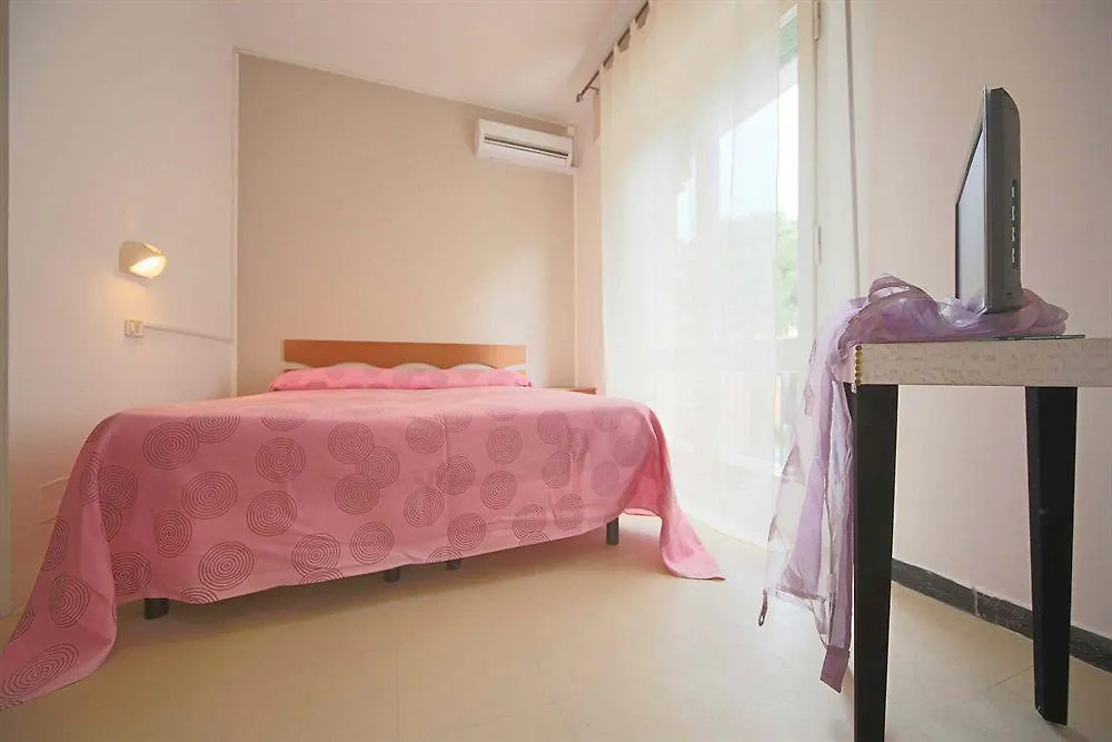 **  Hotel Hollywood Riccione Italien