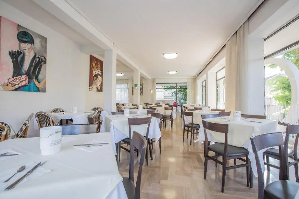 **  Hotel Hollywood Riccione Italien