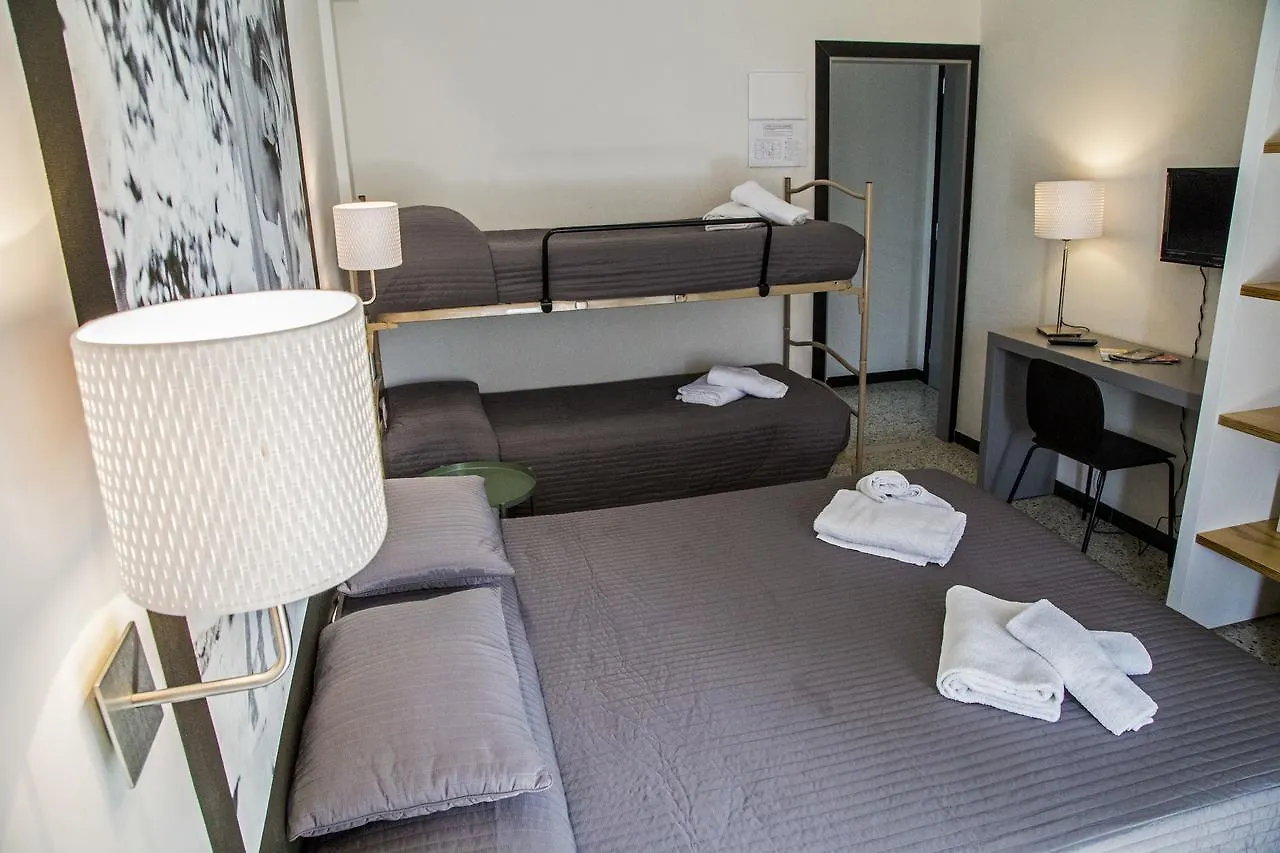 Hotel Hollywood Riccione 2*,  Italien